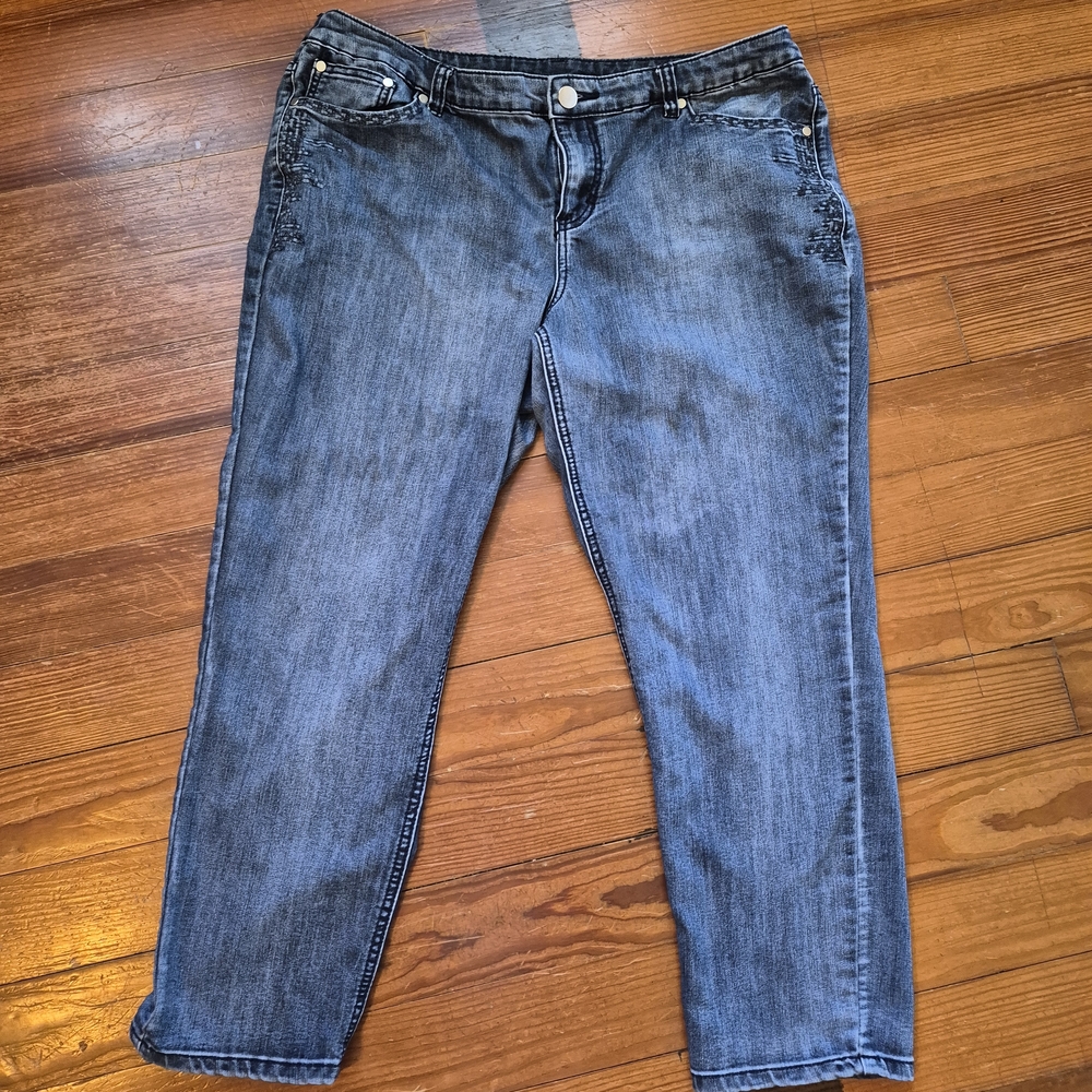 Christopher & Banks Women’s Cropped Denim Jeans in Faded Blue